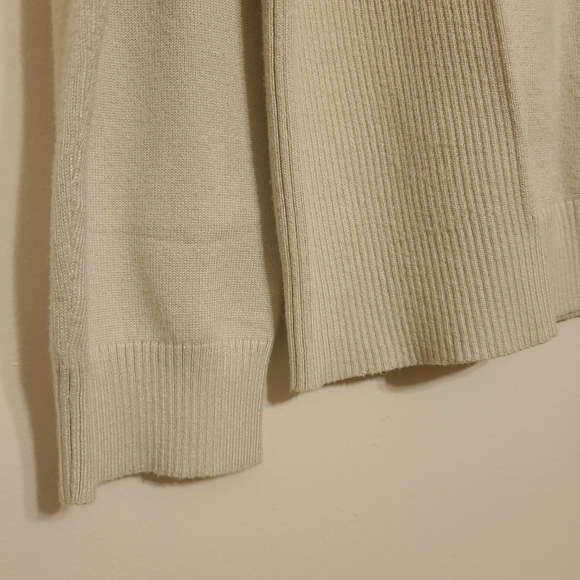 New You New Energy | Men's Classic Tan/ Cream V-Neck Sweater (Size Large) - Picture 8 of 11